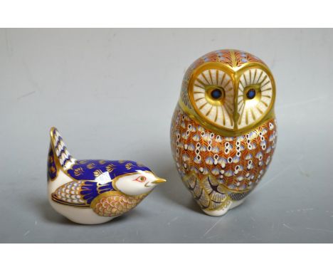 A Royal Crown Derby paperweight Barn owl, another, Wren, first quality, gold stoppers, boxed ( 2 ) 