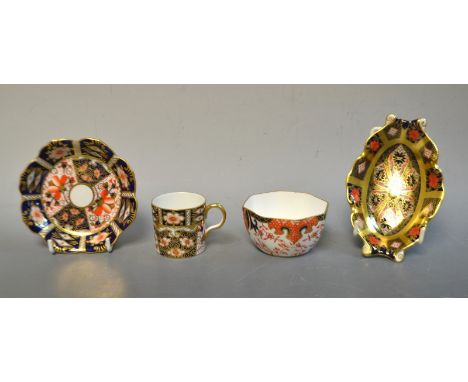 A Royal Crown Derby 1128 solid gold band trinket tray ; a 2451 scolloped dish, coffee can ,sugar bowl , first quality ( 4 )