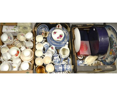 Ceramics - a pair of 19th century Goudy Welsh jugs;  a Willow pattern tea and dinner service;  other trios, table ware etc qt