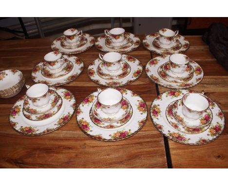 Royal Albert old country rose tea set, 41 pieces (All first quality)