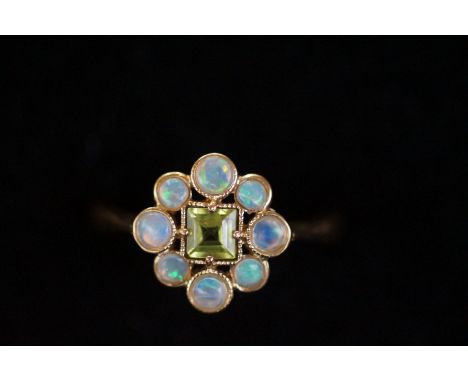 9ct Gold ring set with 8 opals &amp; central green stone Size R 