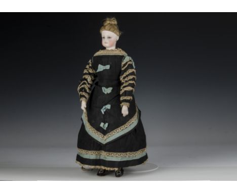 A fine French fashionable dolls impressed 4, with socket shoulder-head, blue fixed eyes with dark edge to pupil, closed mouth