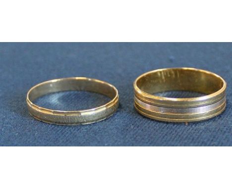 18ct gold band 1.63g size U &amp; 916 (22ct) gold band 4.05g size R / S
