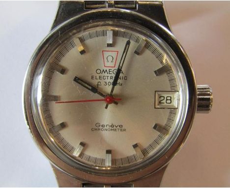 1970's Omega Electronic f300Hz Gen&egrave;ve Chronometer gents wristwatch with date aperture &amp; steel strap - appears to b
