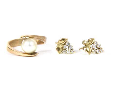 A collection of costume jewellery, to include a pair of gold cubic zirconia stud earrings, a single cultured pearl ring, mark