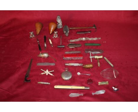 A small tub of tools, silver plated Teddy pepper; mouse vesta; pig vesta; compass; pen knives etc.