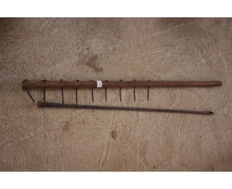 A thatching needle and a comb