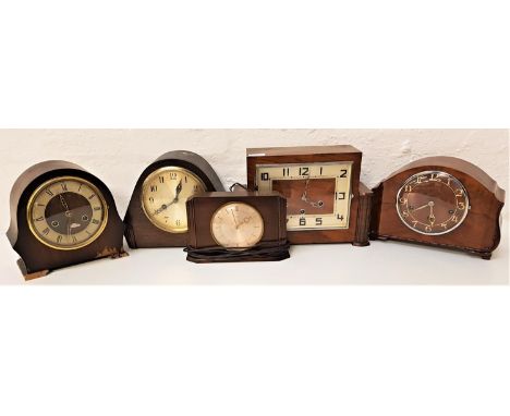 ART DECO STYLE MANTLE CLOCKin a walnut case with an oblong dial with Arabic numerals, similar arched walnut mantle clock with