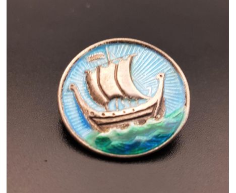 IAIN McCORMICK IONA SILVER AND ENAMEL BROOCHwith galleon detail, 2.5cm diameter 