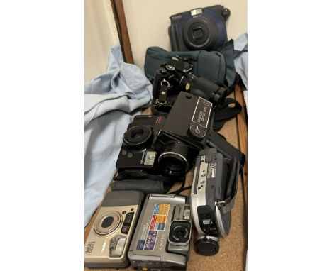 A Chinon EC-4 35mm camera and lenses together with assorted camera etc