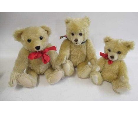 Three Steiff bears, all with light plush, two with felt pads and one with cloth, all with brass ear button, largest 14 1/4" l