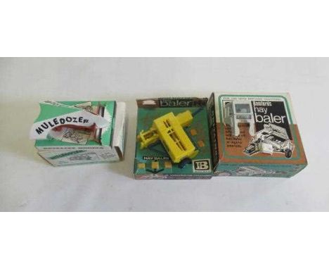 Britains 9535 Muledozer, box E-M, model E-M, 9563 Hay Baler with five hay bales and a tractor cab (Est. plus 24% premium inc.
