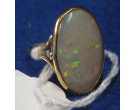 18ct gold large opal ring.