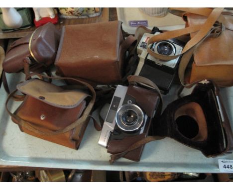 Tray of assorted vintage cameras to include Mamiya, Kodak Brownie Crester 3, box camera etc.  (5)