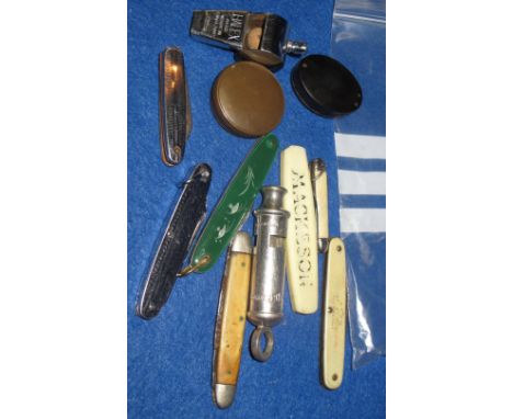 Bag of assorted collectables to include: assorted mother-of-pearl and other fruit knives/pocket knives; The Metropolitan whis