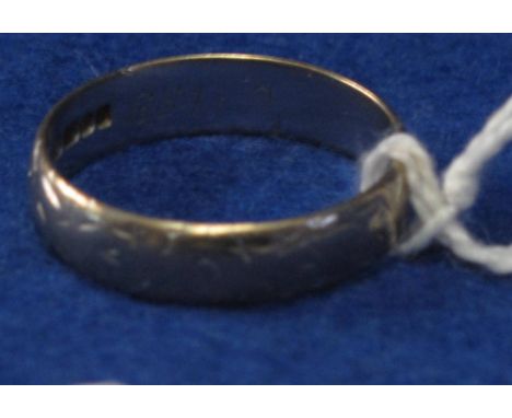 18ct white gold ring. CONDITION REPORT: 4.8 grams