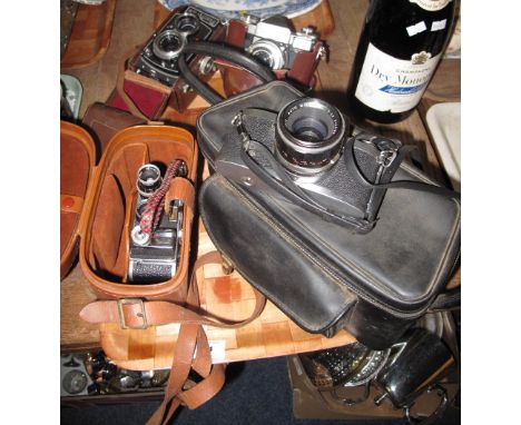 Rolleicord Franke and Heidecke German vintage camera together with other various vintage cameras including Miranda, Contaflex