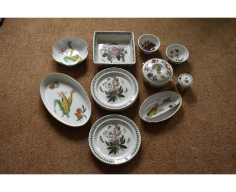 PORTMEIRION; a small collection of 'Botanic Garden' tablewares, comprising six dinner plates, a square dish, rectangular dish