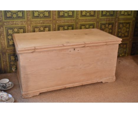 A modern pine blanket box, height 43cm, width 91cm, depth 47cm.PROVENANCE: The Raymond Rush Collection. Mr Rush was an engine