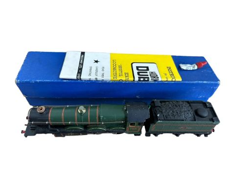 Hornby Dublo. 3-rail BR green 7013 Bristol Castle 4-6-0 locomotive and tender No. EDLT20, generally excellent in good plus bo
