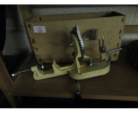 VINTAGE APPLE CORER 