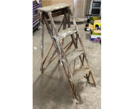 Wooden small step ladders, approxiamte height:47 inches