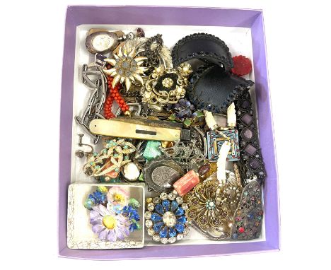 Selection of Vintage and later costume jewellery 