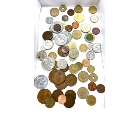 Tray of vintage and later coins/ notes etc 