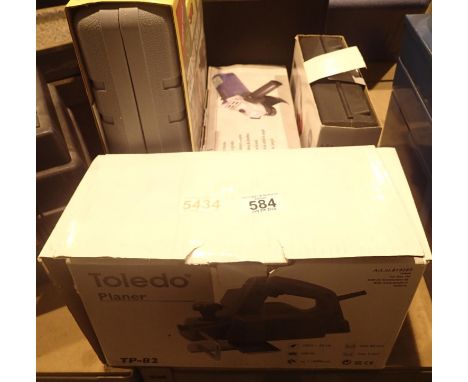 Collection of workshop electrical tools to include a heat gun, sander, screwdriver etc. This lot is not available for in-hous