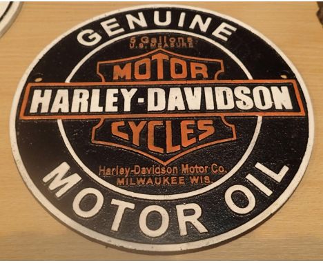 Cast iron Harley Davidson oil sign, D: 24 cm. P&amp;P Group 2 (£18+VAT for the first lot and £2+VAT for subsequent lots) 