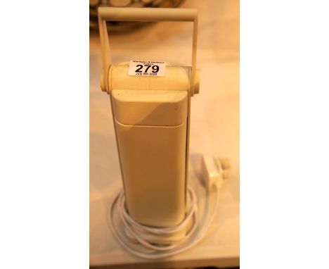 13w fluorescent daylight lamp. This lot is not available for in-house P&P.Condition Report: All electrical items in this lot 