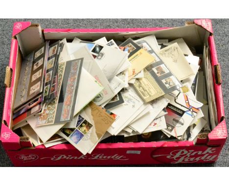 Great Britain. An accumulation of First Day covers and Presentation packs