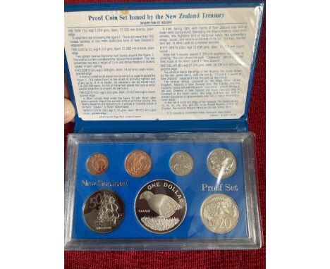 COINS 1982 New Zealand proof set including Silver Takahe $1 coin (27g)