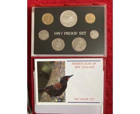 COINS 1997 New Zealand reserve bank proof set with Silver $5 coin (28g)