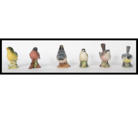 A collection of ceramic bird figurines by Beswick to include Grey Wagtail, Greenfinch, Goldcrest etc. Highest measures 8 cm.