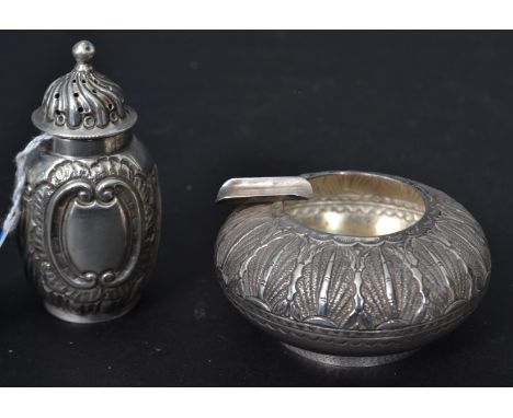 A 19th century silver hallmarked Victorian sugar shaker / condiment pepperette salt / pepper pot having a gadrooned body with