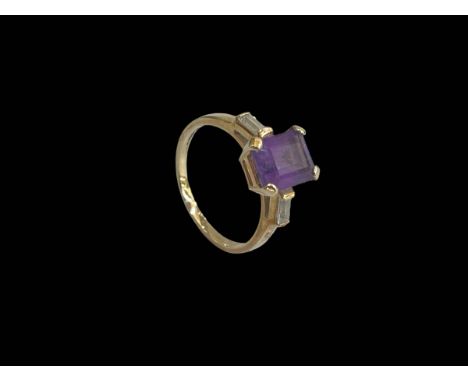 Amethyst 9 carat gold ring, size O.