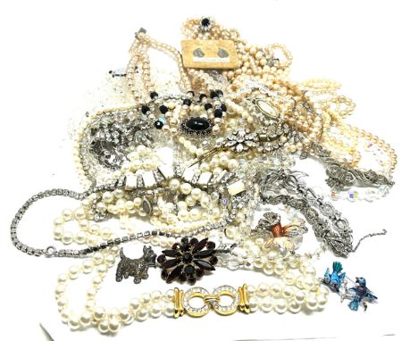 A Collection Of Vintage Jewellery Including Aurora 