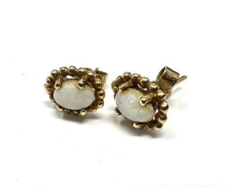 9ct Gold Opal Stud Earrings (1.3g)