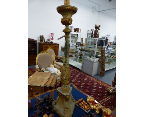 AN ANTIQUE GILT AND PAINTED TOLEWARE TABLE LAMP OF PRICKET CANDLESTICK FORM.   OVERALL H.115cms.