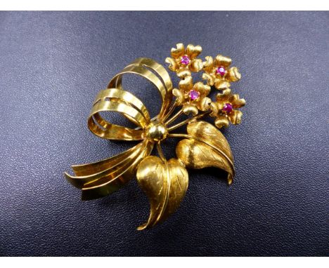AN 18ct HALLMARKED GOLD AND RUBY FLORAL SPRAY BROOCH, MEASUREMENTS 5cms X 4cms, GROSS WEIGHT 10.1grms. 