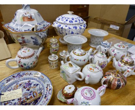 AN ASHWORTH'S AND A SPODE COVERED SOUP TUREEN, A COLLECTION OF REPRODUCTION TEA POTS, AYNSLEY PART SERVICE AND OTHER CERAMICS