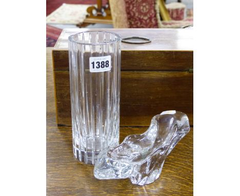 A BACCARAT FREE FORM SMALL ART GLASS BOWL AND A TALL FLUTED VASE.  92)