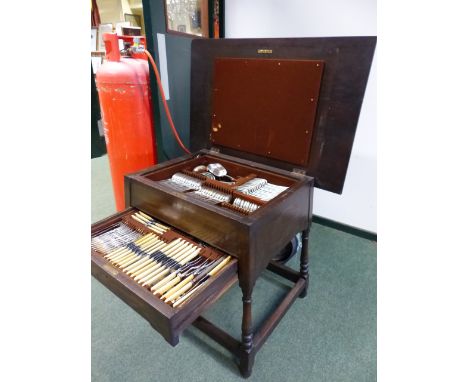 AN OAK TABLE CANTEEN OF OLD ENGLISH PATTERN SILVER CUTLERY BY HE LTD, SHEFFIELD 1902, COMPRISING: 18 TABLE FORKS, 12 OF DESSE