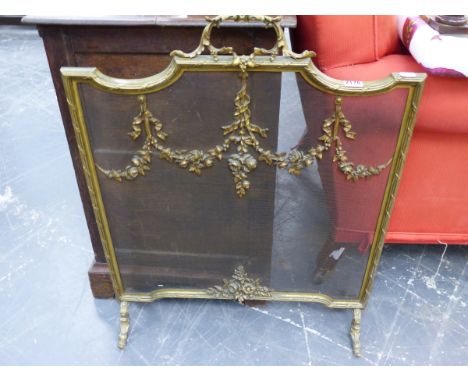 A BRASS FIREGUARD WITH FLORAL DECORATION.