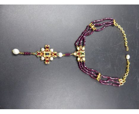 AN ITALIAN DESIGNER PERCOSSI PAPI NECKLACE VARIOUSLY SET WITH GARNETS, PEARLS AND ENAMELLED INSERTS ON A THREE ROW AMETHYST B