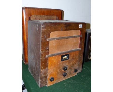 A MURPHY A24 WALNUT CASED ART DECO RADIO.