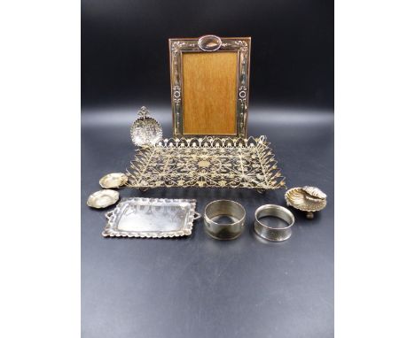 A GROUP OF CONTINENTAL SILVER TO INCLUDE A NAPKIN RING, SHELL FORM DISH, MINIATURE TRAYS TOGETHER WITH A WIRE WORK TRAY AND A