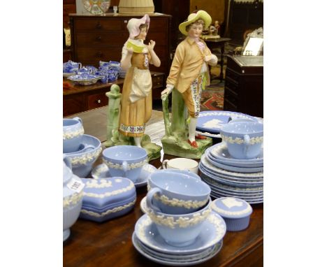 A WEDGWOOD QUEENS WARE TEA SERVICE, OTHER WEDGWOOD JASPERWARE AND A PAIR OF BISQUE FIGURINES.  (QTY)