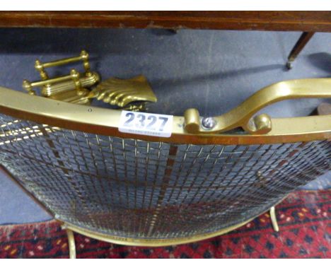 A LATE VICTORIAN/ EDWARDIAN BRASS AND MESH FIRESCREEN, A SET OF VICTORIAN BRASS FIRE IMPLEMENTS AND RESTS AND A COPPER COVERE